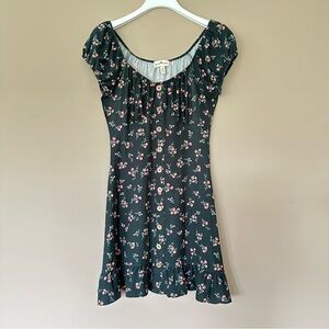 Cottagecore Dress Women's Medium Floral Ruffle Hem Soft Dark Green, Wood Buttons